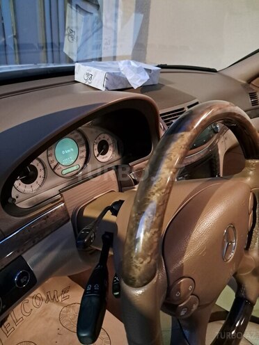 Mercedes E 280-12
