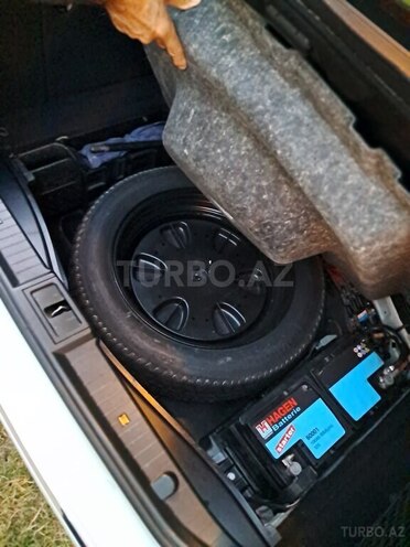 Mercedes E 280-18