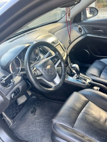 Chevrolet Cruze-11