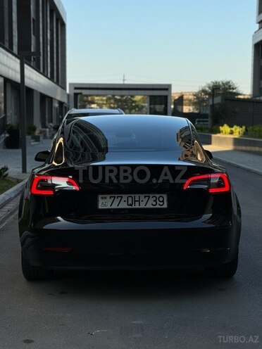 Tesla Model 3-5