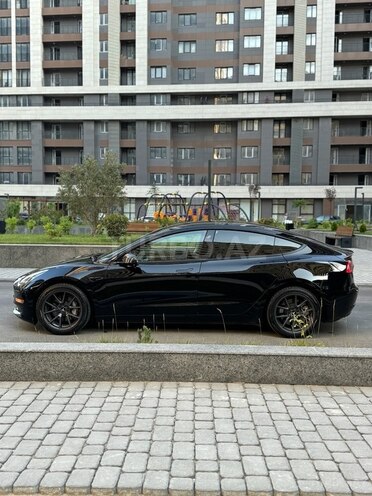 Tesla Model 3-8