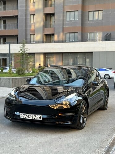 Tesla Model 3-2