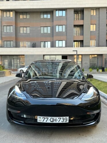 Tesla Model 3-1