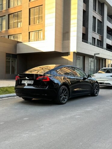 Tesla Model 3-6