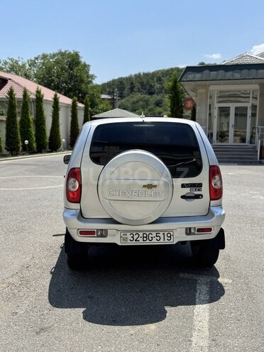 Chevrolet Niva 2008, 350,000 km - 1.7 л - Quba