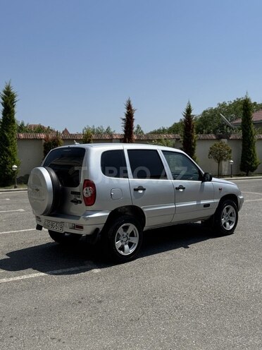 Chevrolet Niva 2008, 350,000 km - 1.7 л - Quba