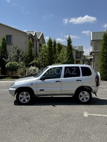 Chevrolet Niva 2008, 350,000 km - 1.7 л - Quba