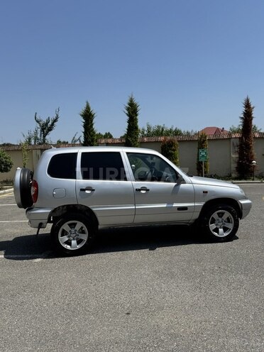 Chevrolet Niva 2008, 350,000 km - 1.7 л - Quba