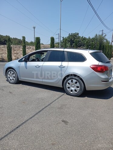 Opel Astra 2011, 130,000 km - 1.4 l - Bakı