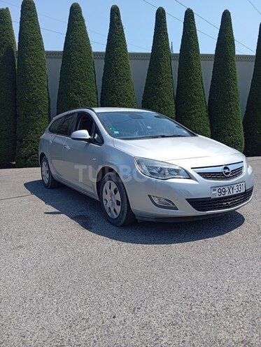Opel Astra 2011, 130,000 km - 1.4 l - Bakı