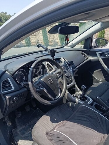 Opel Astra 2011, 130,000 km - 1.4 l - Bakı