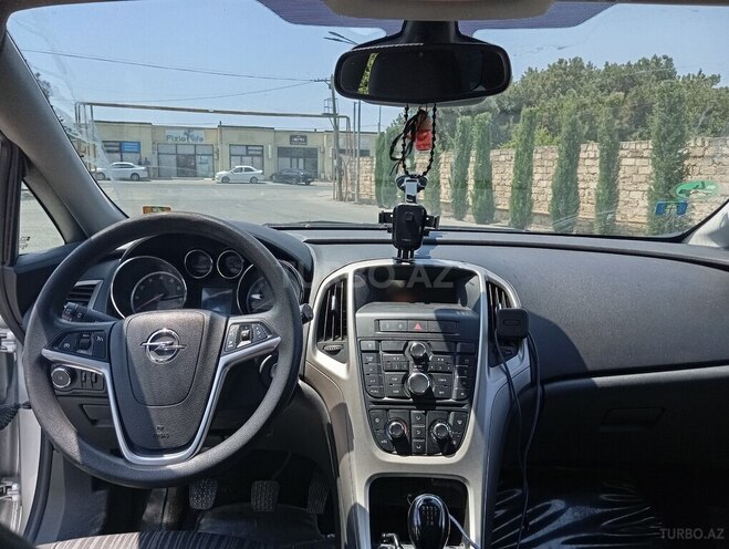 Opel Astra 2011, 130,000 km - 1.4 l - Bakı