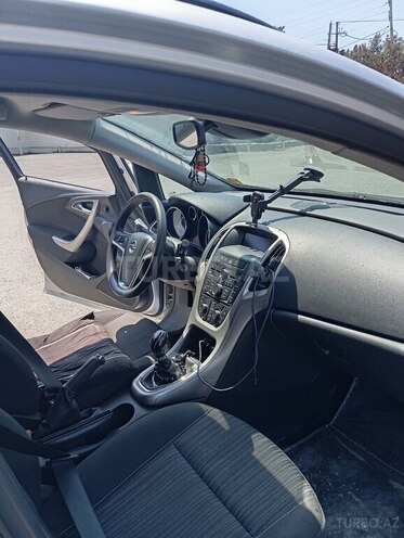 Opel Astra 2011, 130,000 km - 1.4 l - Bakı
