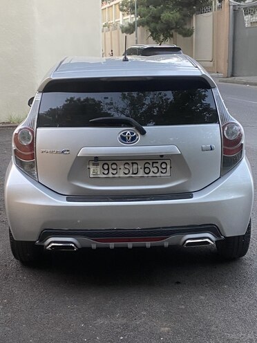Toyota Prius C 2012, 310,000 km - 1.5 л - Bakı