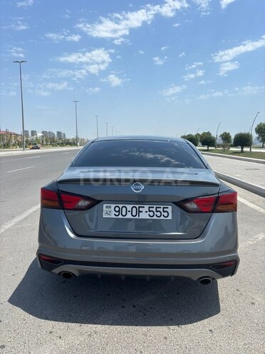 Nissan Altima-10
