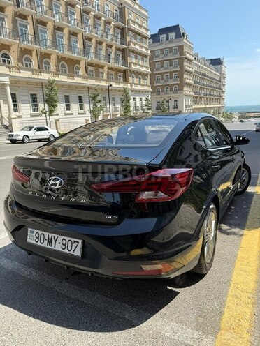 Hyundai Elantra-7