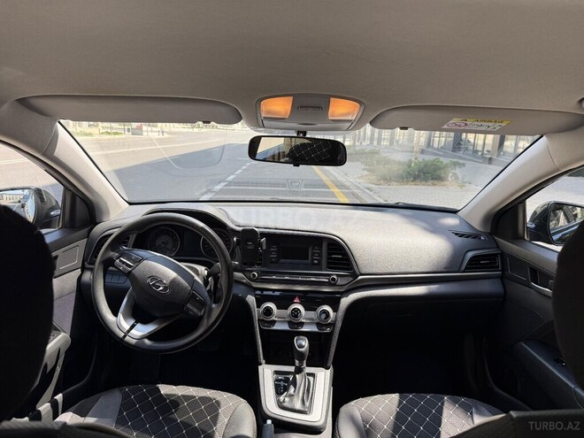 Hyundai Elantra-8