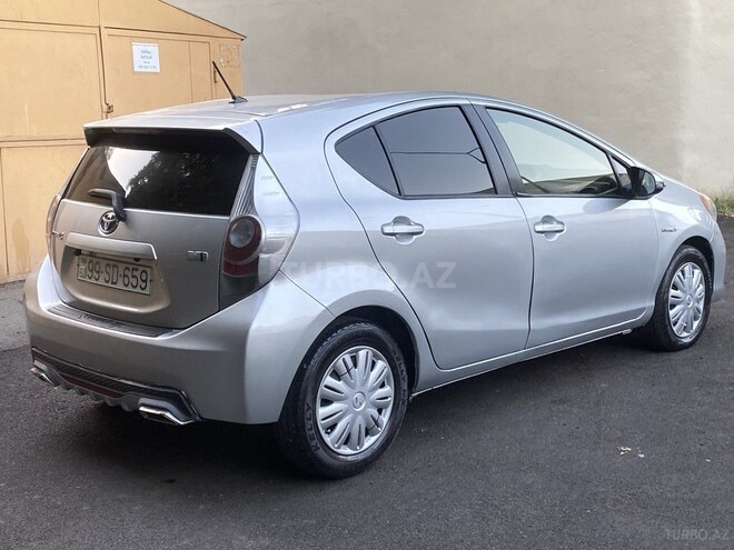 Toyota Prius C 2012, 310,000 km - 1.5 л - Bakı