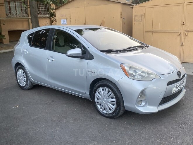 Toyota Prius C 2012, 310,000 km - 1.5 л - Bakı