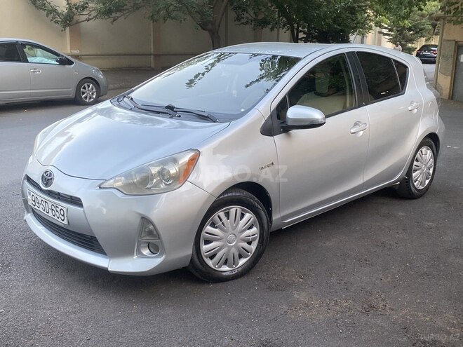 Toyota Prius C 2012, 310,000 km - 1.5 л - Bakı