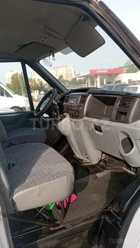 Ford Transit-4
