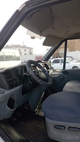 Ford Transit-10