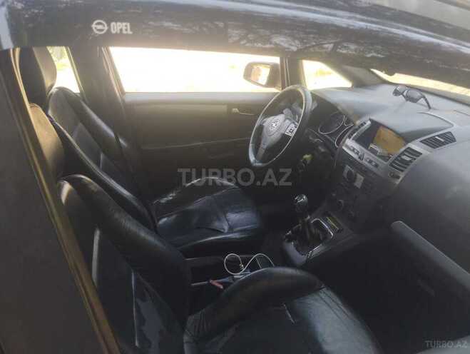 Opel Zafira-5