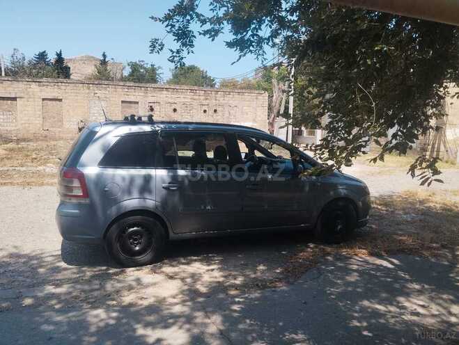 Opel Zafira-2