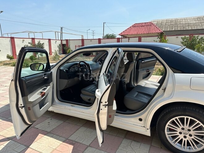 Chrysler 300C-11