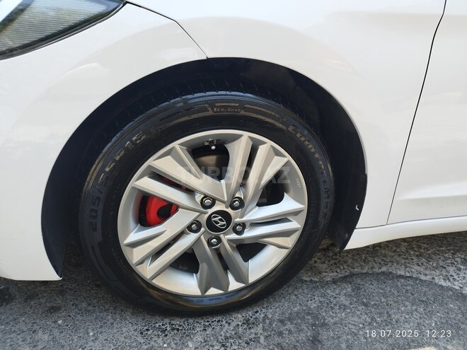 Hyundai Avante 2018, 154,700 km - 1.6 л - Bakı