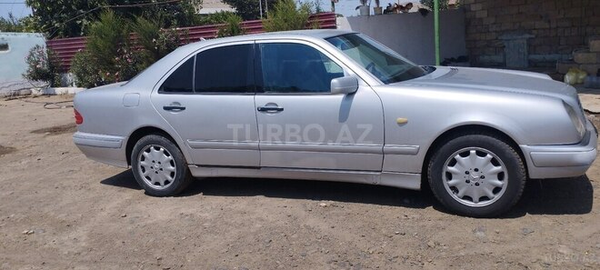 Mercedes E 230 1999, 1,000 km - 2.3 l - Masallı
