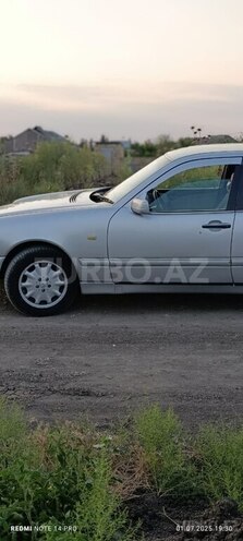 Mercedes E 230 1999, 1,000 km - 2.3 l - Masallı