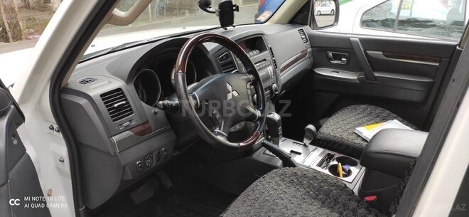 Mitsubishi Pajero-4