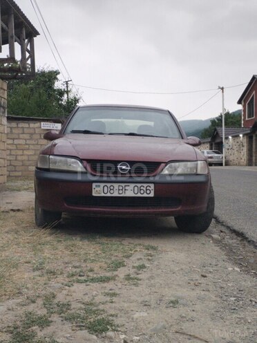Opel Vectra 1998, 318,000 km - 1.8 l - Quba