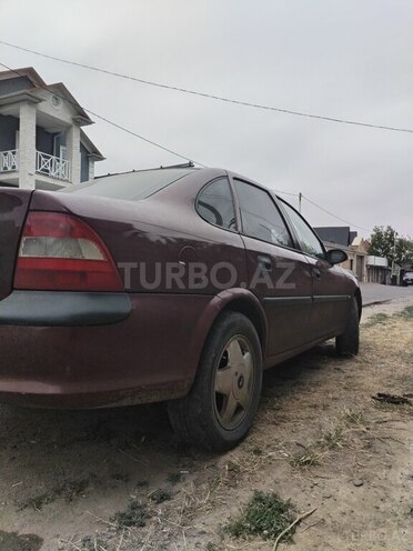 Opel Vectra 1998, 318,000 km - 1.8 l - Quba