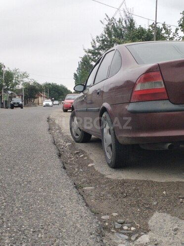 Opel Vectra 1998, 318,000 km - 1.8 l - Quba