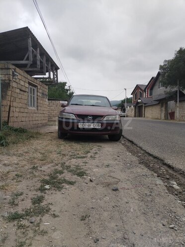 Opel Vectra 1998, 318,000 km - 1.8 l - Quba