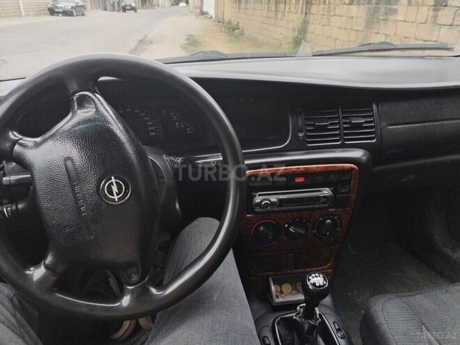Opel Vectra 1998, 318,000 km - 1.8 l - Quba