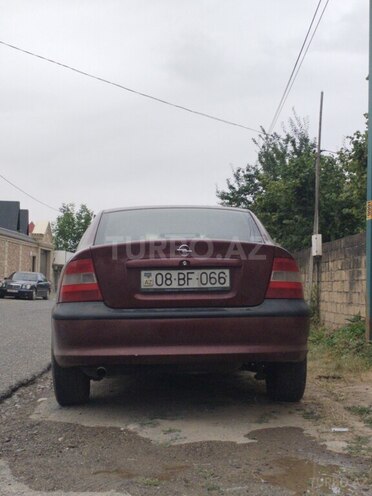 Opel Vectra 1998, 318,000 km - 1.8 l - Quba