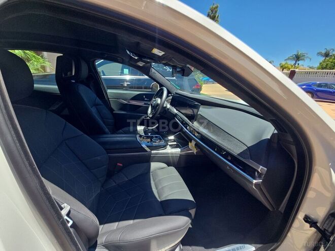 BMW i7 2024, 8,684 km - 0.0 l - Bakı
