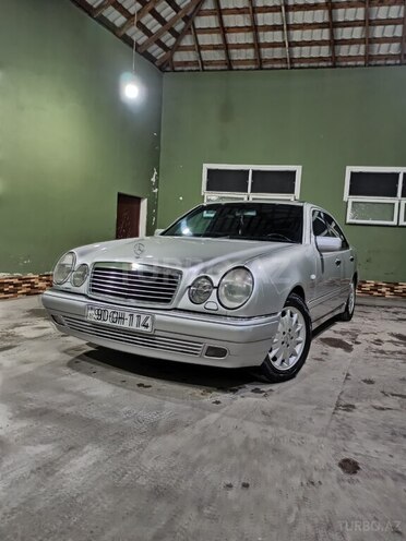 Mercedes E 240 1998, 334,000 km - 2.4 l - Bərdə