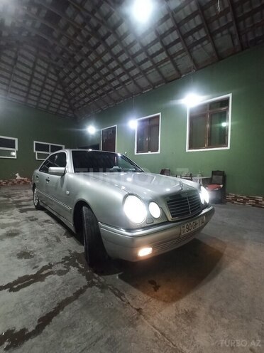 Mercedes E 240 1998, 334,000 km - 2.4 l - Bərdə