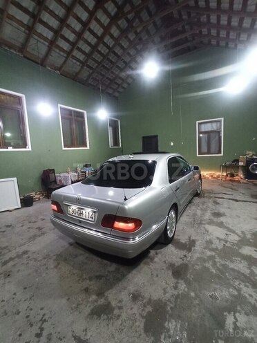 Mercedes E 240 1998, 334,000 km - 2.4 l - Bərdə