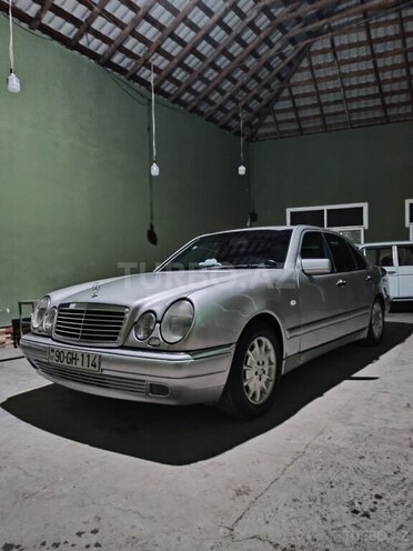 Mercedes E 240 1998, 334,000 km - 2.4 l - Bərdə