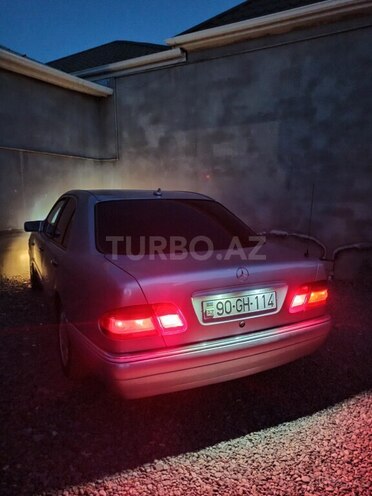 Mercedes E 240 1998, 334,000 km - 2.4 l - Bərdə