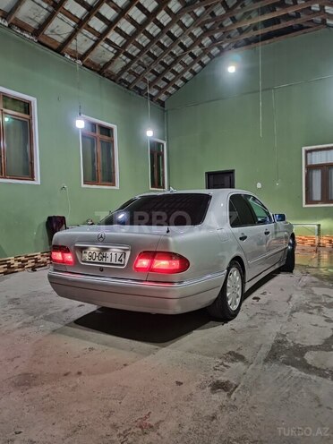 Mercedes E 240 1998, 334,000 km - 2.4 l - Bərdə