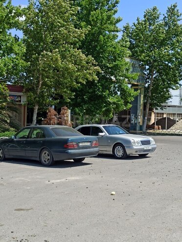 Mercedes E 240 1998, 334,000 km - 2.4 l - Bərdə