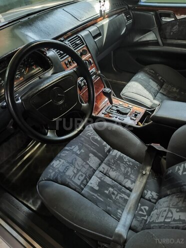 Mercedes E 240 1998, 334,000 km - 2.4 l - Bərdə