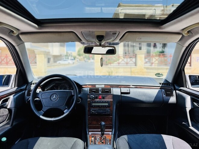 Mercedes E 240 1999, 315,000 km - 2.4 l - Bakı