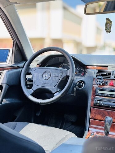 Mercedes E 240 1999, 315,000 km - 2.4 l - Bakı